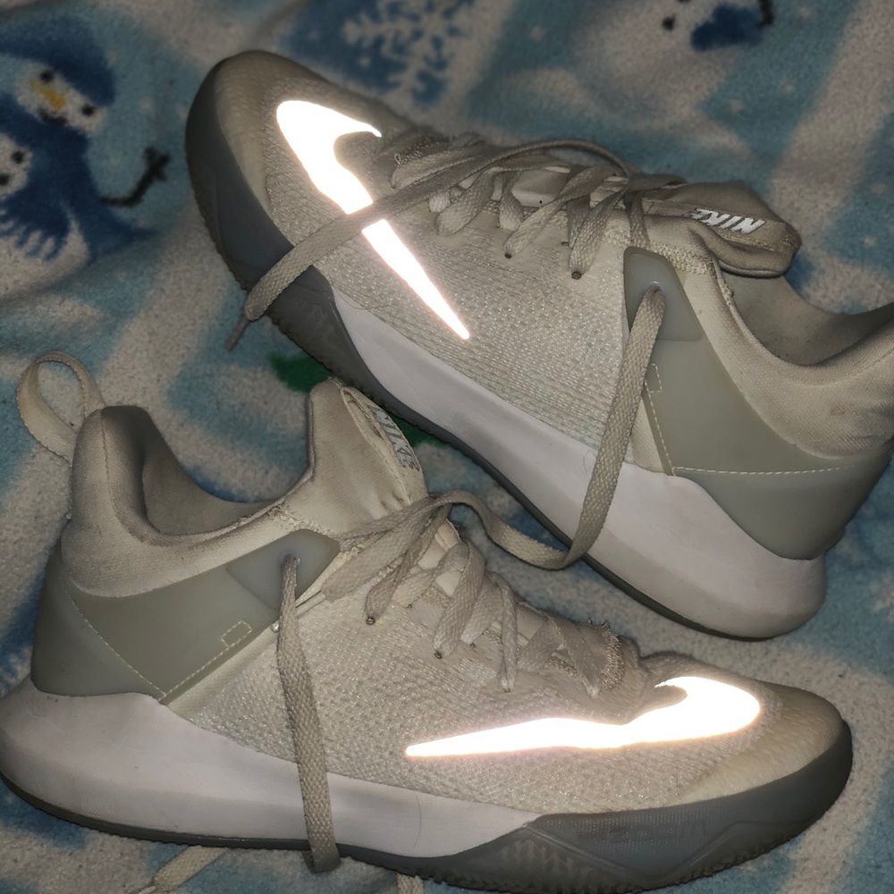 nike white running shoes